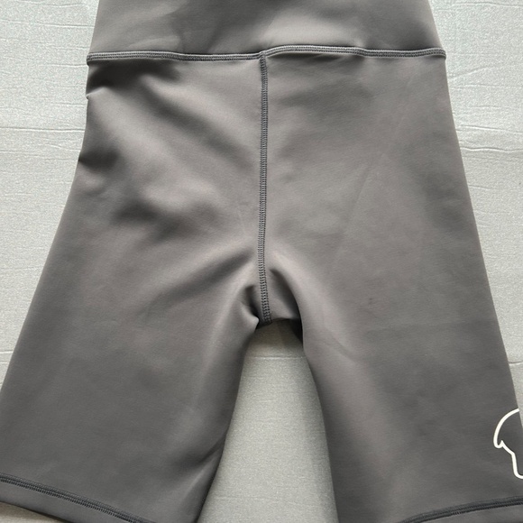Ivory Ella Bike shorts Gray Sz Small - Picture 3 of 3